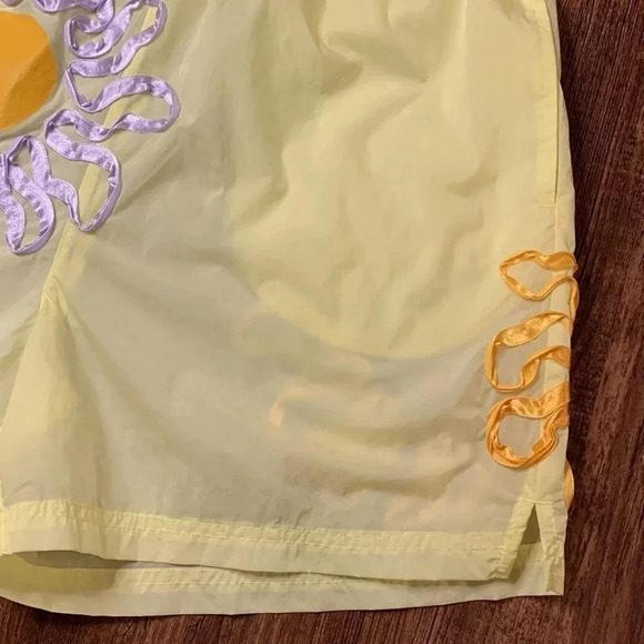 NWT Women’s Nike Shorts Embroidered Size Medium - Picture 6 of 13